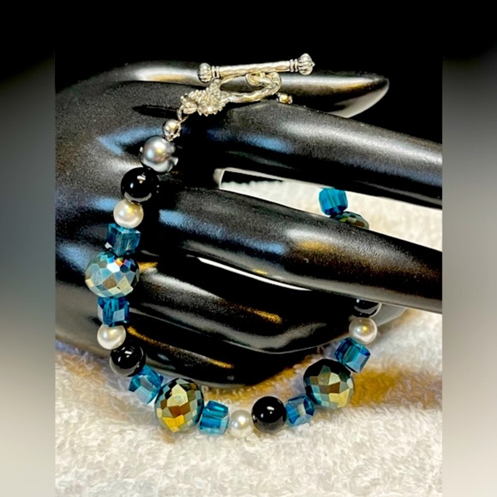 🦋💙💋Unique beaded bracelet-blues made for a princess